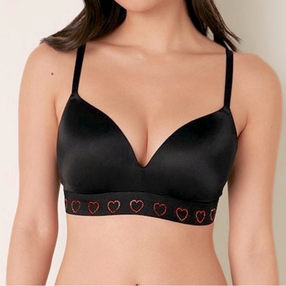 New PINK Wear Everywhere bra with red heart rhinestone band ❤️